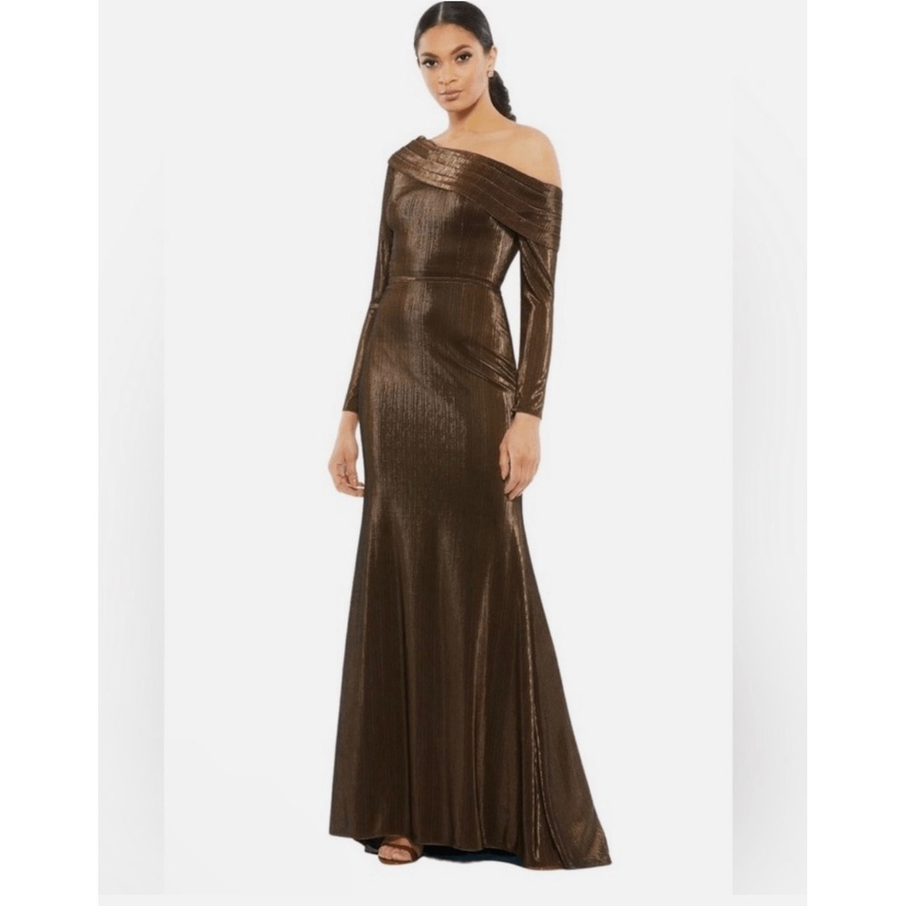 C14 NWT Mac Duggal Ieena Duggal - 26660 Asymmetric Pleated Formal Gown